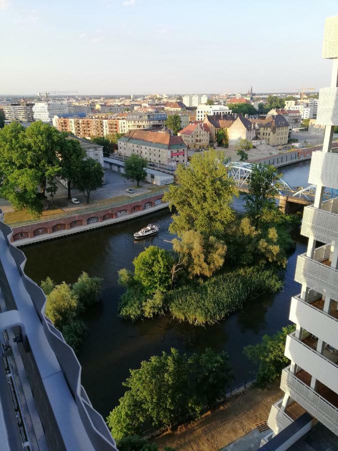 Two Towers Riverside: Old Town Rooftop Retreat Wroclaw Exterior photo